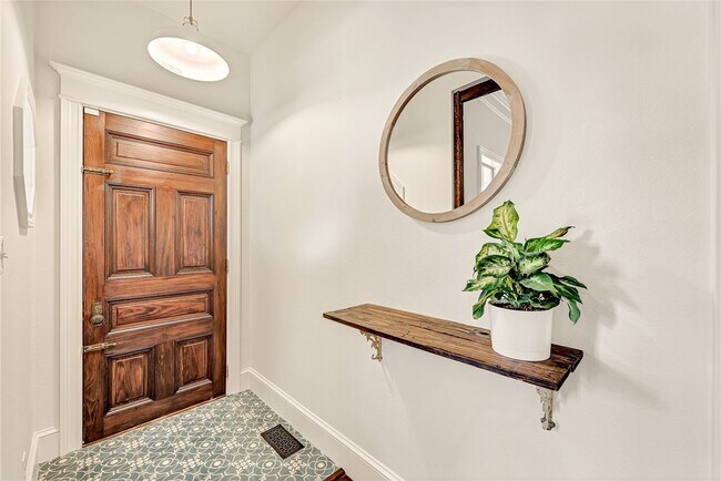 Building Photo - 801 NW C St