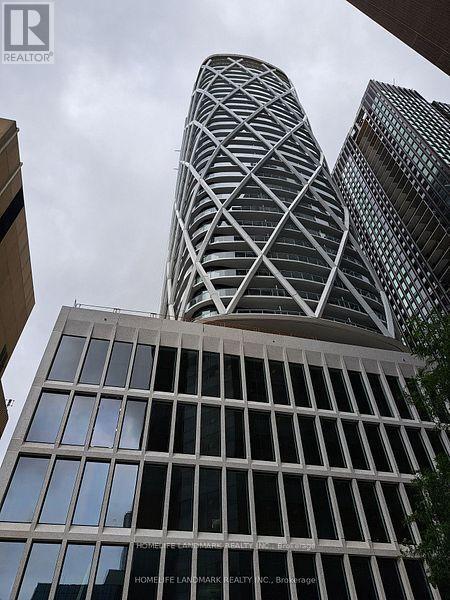 Building Photo - 230 Simcoe St