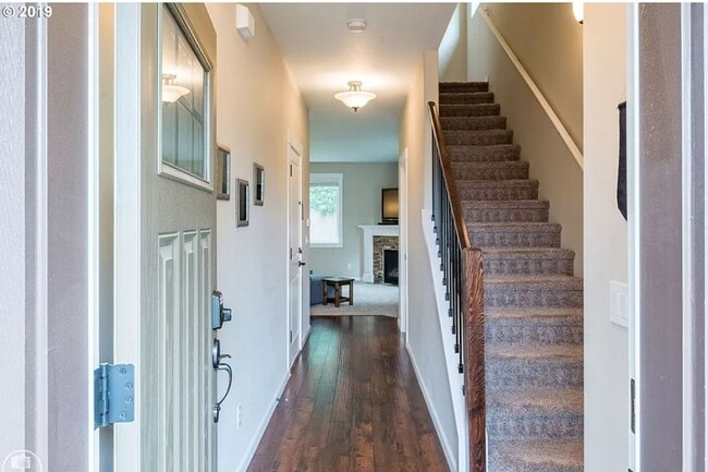 Building Photo - 3 bedroom Home Covered Patio home has AC !!!