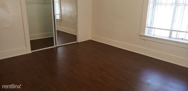 Building Photo - 2819 Leeward Ave