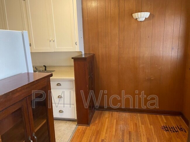 Foto del edificio - 131 E 17th St N