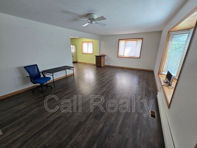 Building Photo - 920 N Vercler Rd