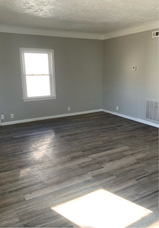 Foto del edificio - 3449 E 71st St