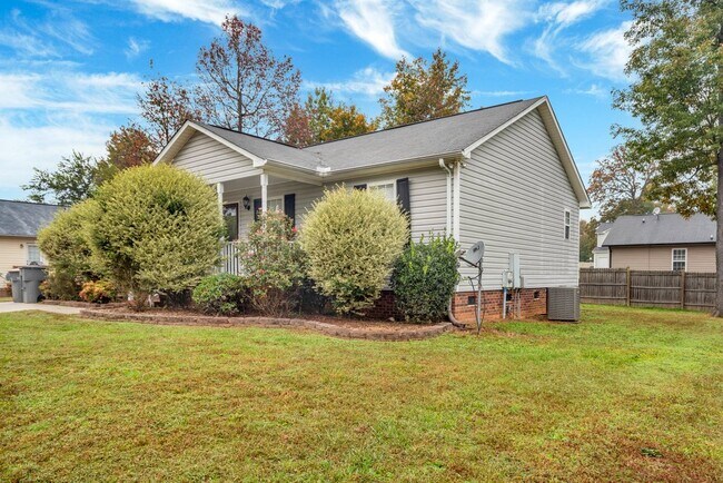 Building Photo - 2046 Samantha Dr