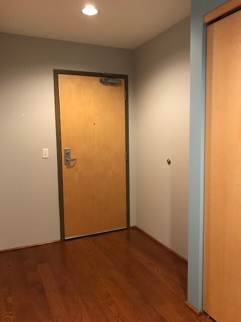Entry - 1221 SW 10th Ave