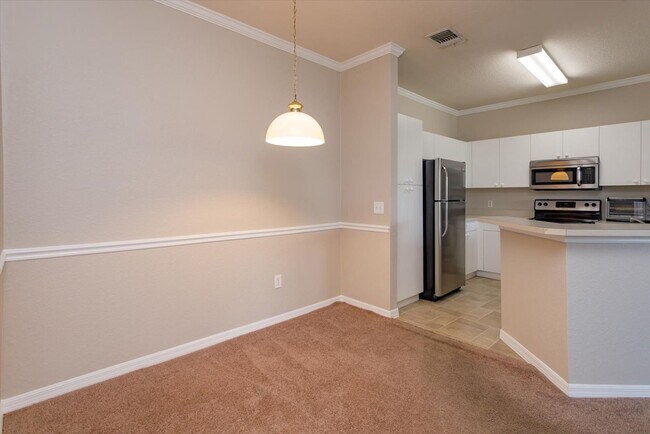 Building Photo - Gated Community of Mosaic 1 Bedroom