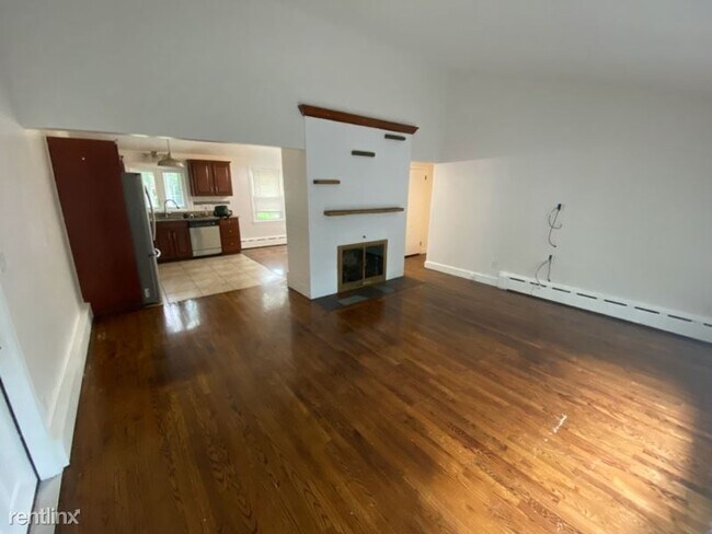 Building Photo - 3 br, 1 bath House - 85 oak st