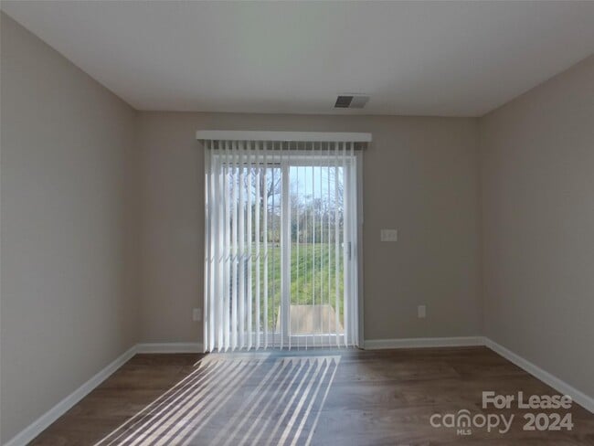 Building Photo - 5224 Grays Ridge Dr
