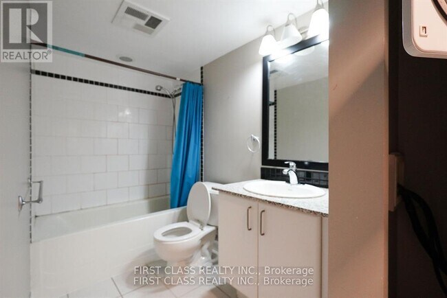 Photo du bâtiment - 33 Sheppard Ave E