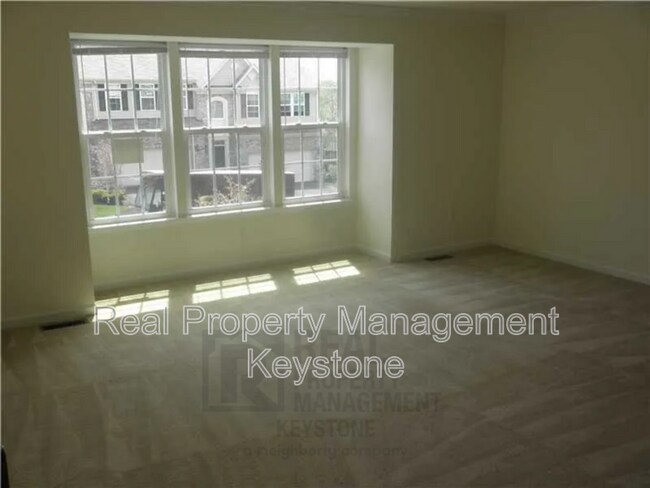 Foto del edificio - 261 Corey Dr