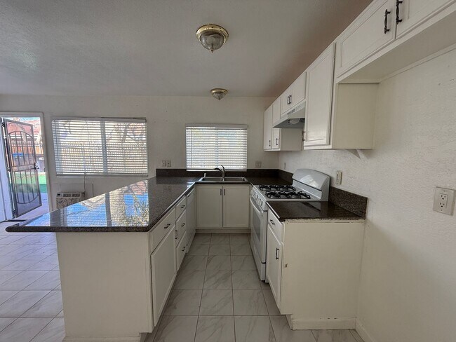 Foto del edificio - Palmdale 1 bedroom + 1 bath