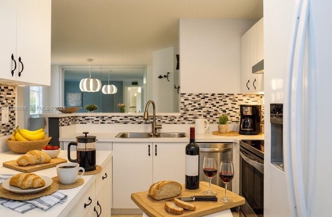 Building Photo - 19601 E Country Club Dr