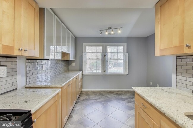 Building Photo - 5769 Yellowrose Ct