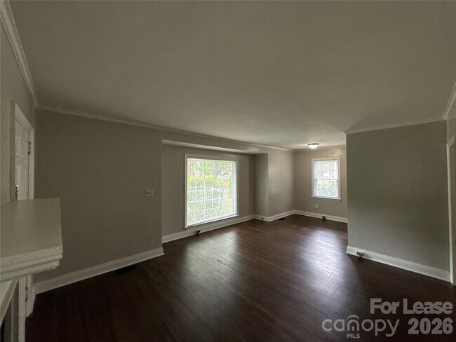 Foto del edificio - 1412 Claridge Ln