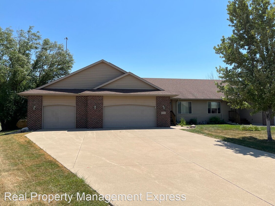 Primary Photo - 3 br, 2 bath House - 5908 S Mandy Avenue