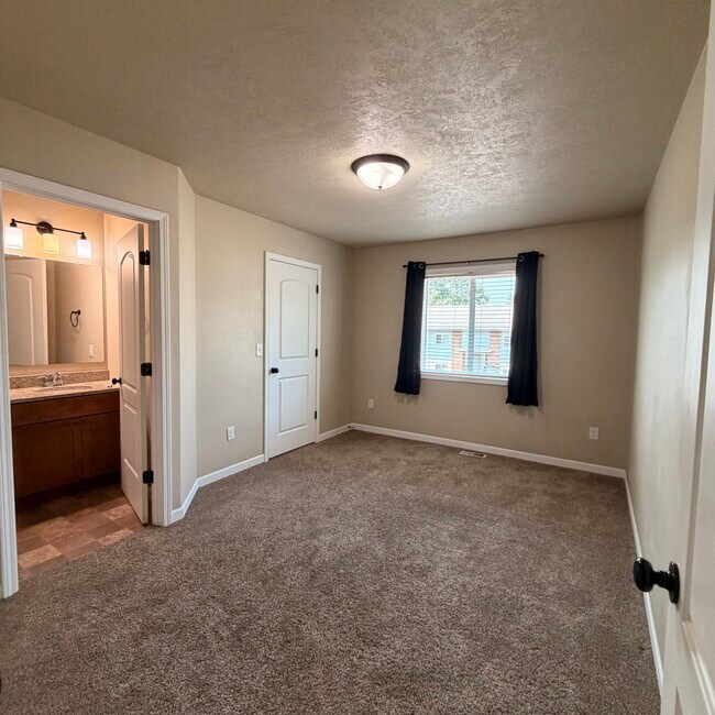 Foto del edificio - 708 3rd St NW