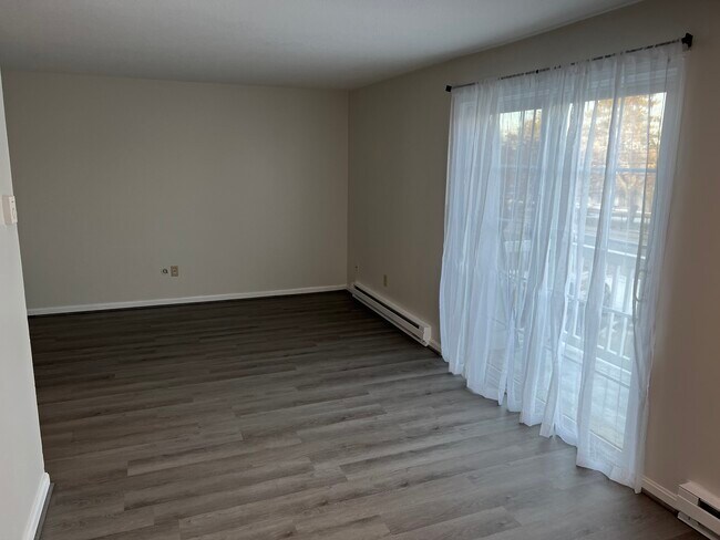 Sala de estar/familiar - 934 N Main St