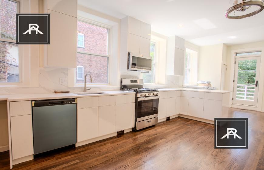 Foto principal - 4 bedroom in Brookline MA 02445