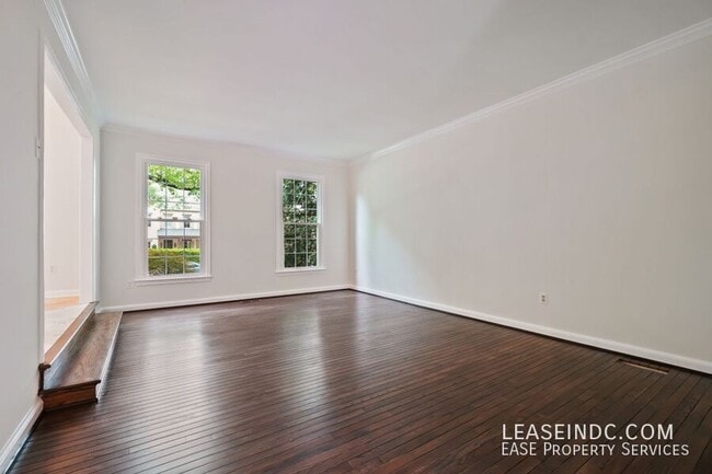 Building Photo - 3204 Ellicott St NW