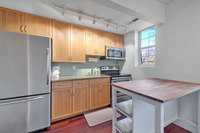 Foto del edificio - 1725 Queens Ln