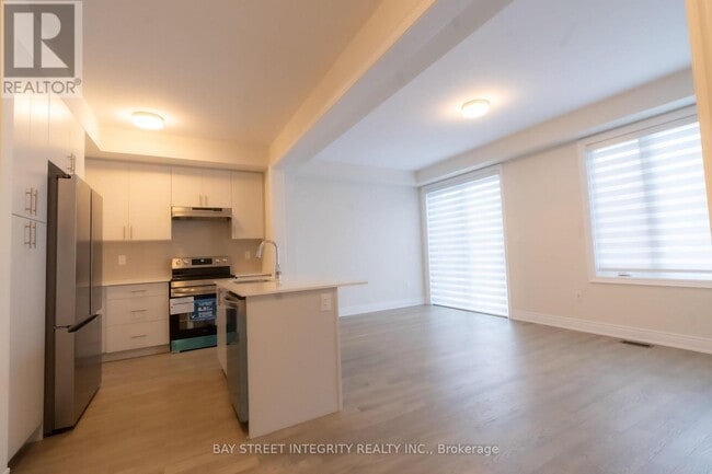 Photo du bâtiment - 2184 Postmaster Dr