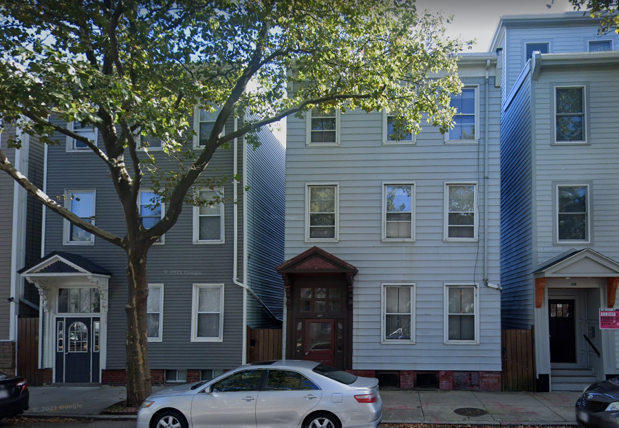 Primary Photo - 247 Chelsea St