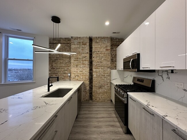 Building Photo - 2743 W Division St