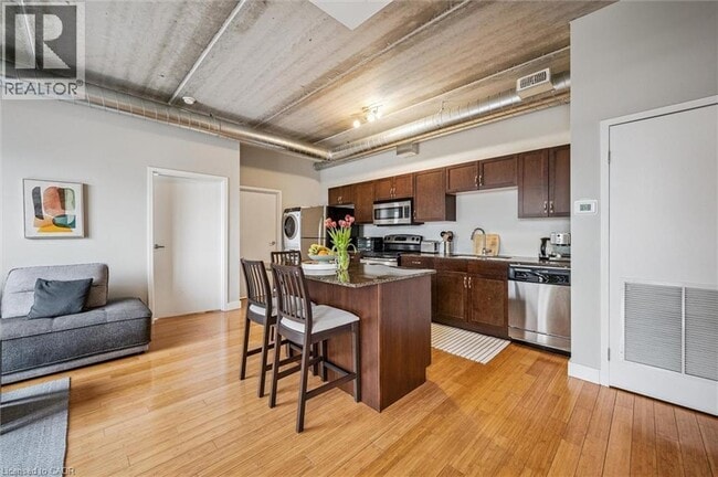 Photo du bâtiment - 36 Regina St N