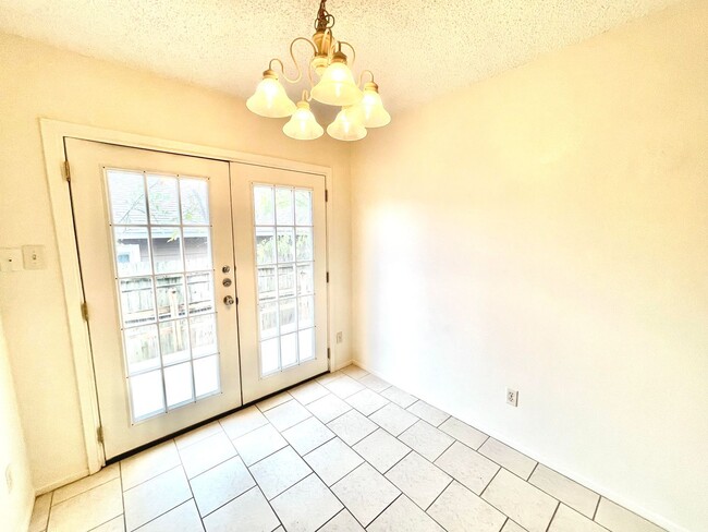 Foto del edificio - Cute 2/1 Duplex in North Austin!