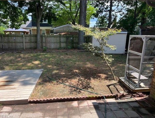 Building Photo - 710 Sir Walter Cir
