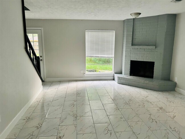 Foto del edificio - 23323 Dew Wood Ln