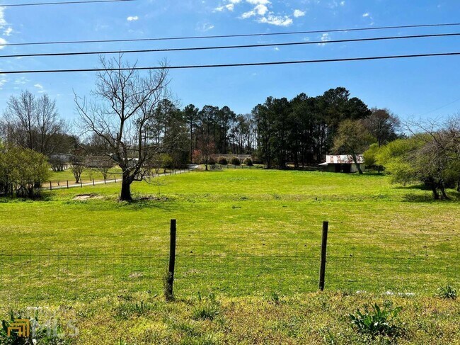 Foto del edificio - 2408 Gravel Springs Rd