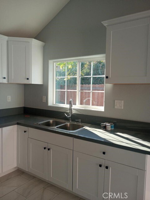 Building Photo - 8386 Sylvan Dr