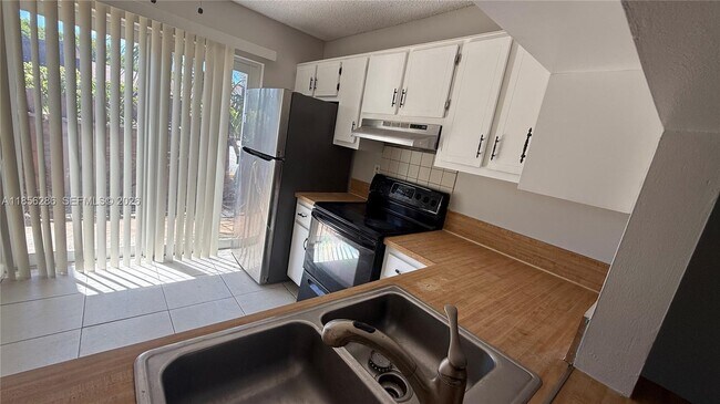 Foto del edificio - 3200 NW 5th Terrace