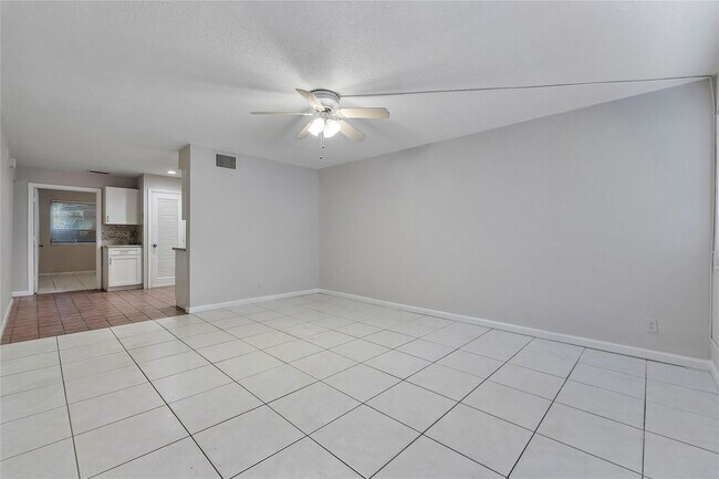 Foto del edificio - 2175 NE 56th St