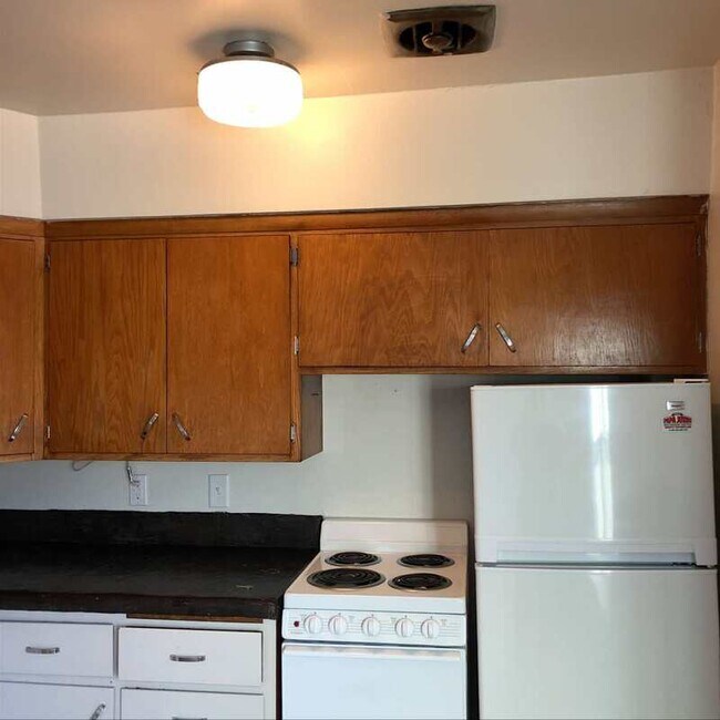 Foto del edificio - 107 E 2nd St