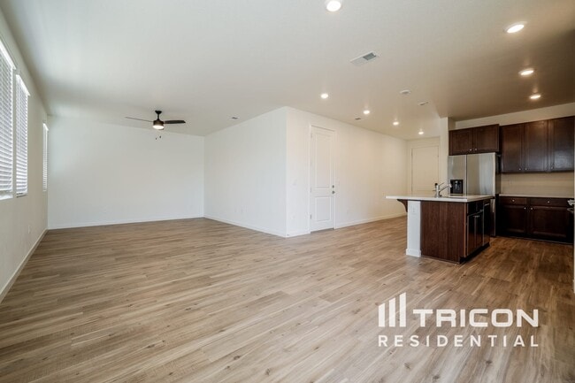 Building Photo - 2460 Snowbrush Ct