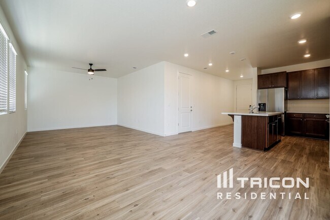 Foto del edificio - 2460 Snowbrush Ct