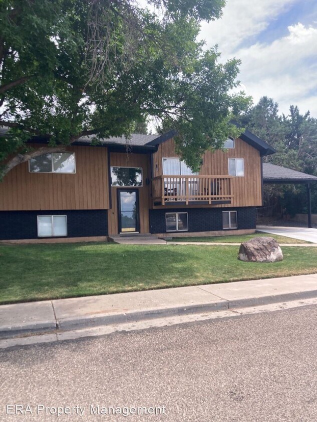 Foto principal - 4 br, 2 bath House - 745 W Mountain View Dr