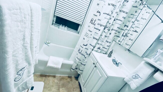 Full Bathroom - 325 W 45th St