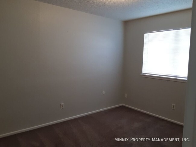 Building Photo - Plainview Apartments 2 Bedroom 1 Bath - Ca...