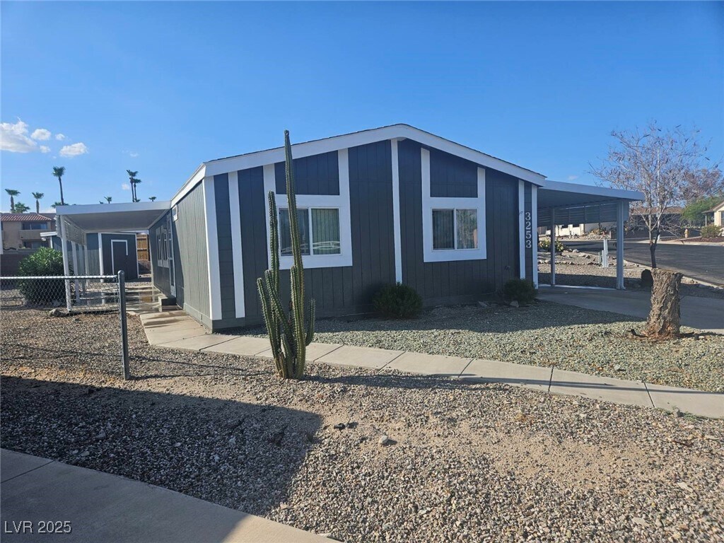 Foto principal - 3253 Calanda St