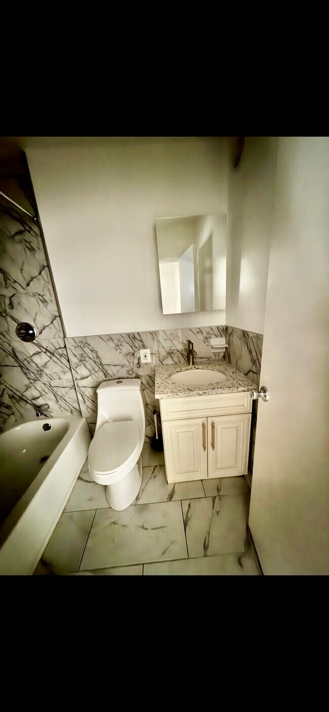 Foto del edificio - 2460 Brigham St