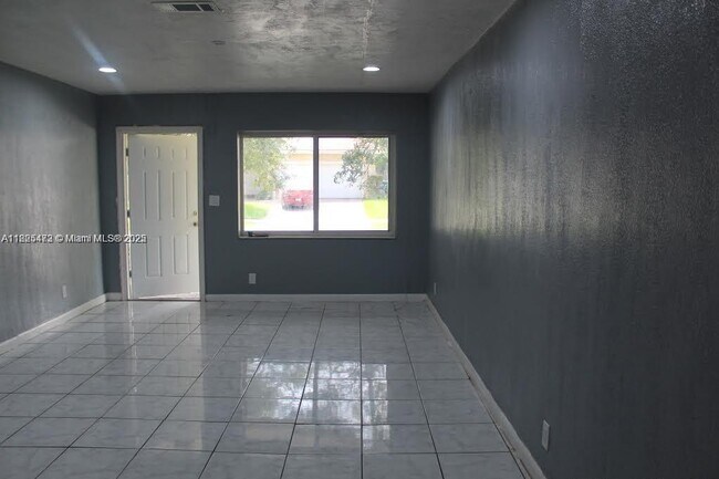 Foto del edificio - 5321 NW 21st Ct