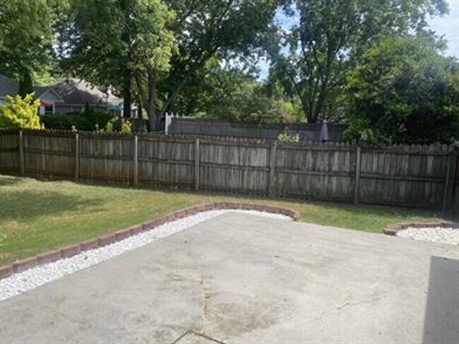 Building Photo - 208 Cypress Creek Dr
