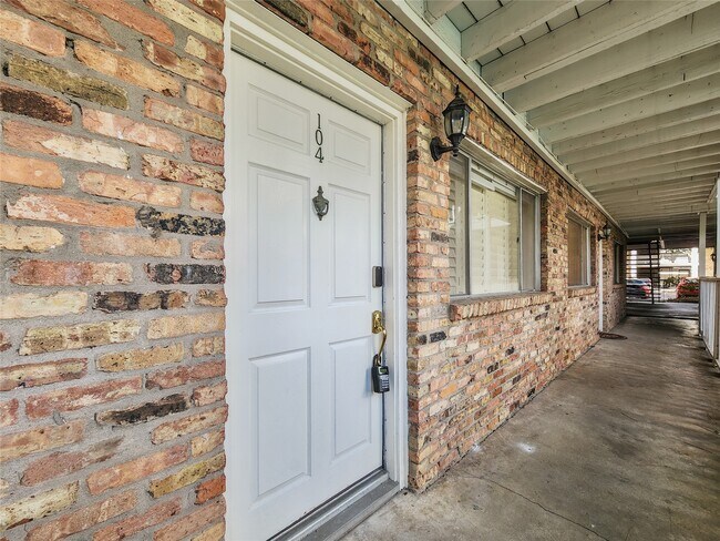Building Photo - 4040 San Felipe St
