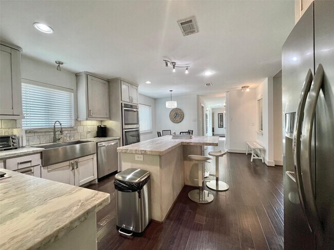 Foto del edificio - 5638 Grape St