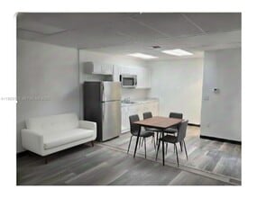 Building Photo - 2001 N Dixie Hwy