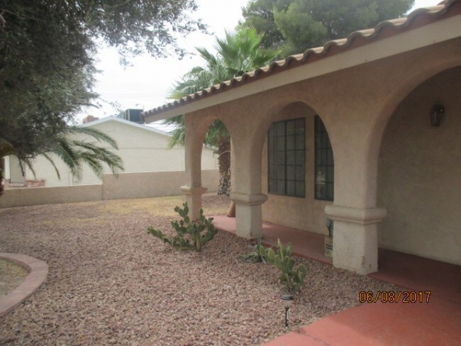 Building Photo - 4573 Plaza de Vista St