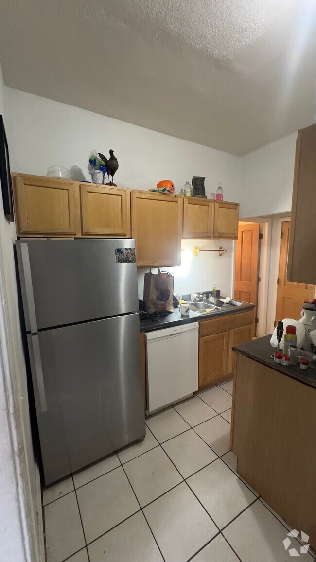 Avenues West Apartments for Rent with High Ceilings Milwaukee, WI 2